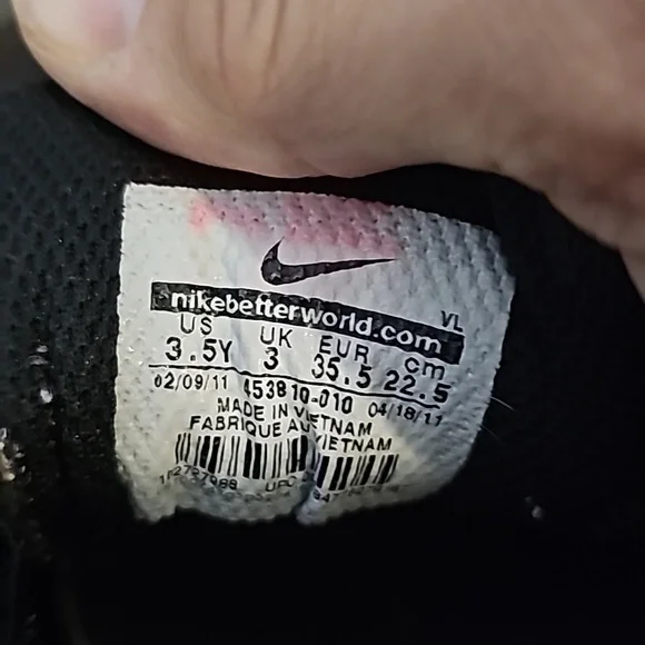 Kids nike size 3.5 cleats - Picture 5 of 6